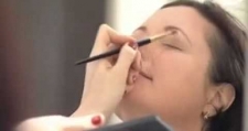 Урок макияжа: как визуально уменьшить нос и убрать второй подбородок